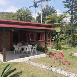 Maison en bois au Mont mou – hotel w mieście Païta