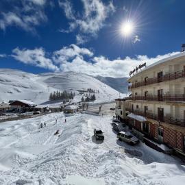 L'escale Du Mzaar, hotel a Fārayyā