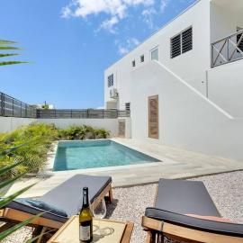 Villa Kiwi 3 min to the Beach with Private Magnesium Pool & Dive Rinse Tank, hotel sa Belnem