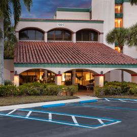 88 Palms Hotel & Event Center: West Palm Beach şehrinde bir otel