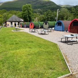 Blackwater Glamping Pods، فندق في كينلوشليفن