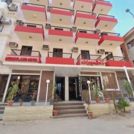 Merry Land Hotel & Roof Top Nile Restaurant Luxor, hotel in Luxor
