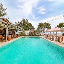 Café Gili Beach Bungalows, хотел в Гили Мено
