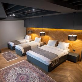 Hotel London B&B، فندق في إسكوبية