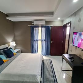Guest House Sleeps 14 with Terrace, hotel v destinácii Luanda