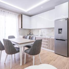 Renovated Condo close to town center and the beach, hotel vo Vlorë