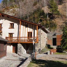 Cal Batlle Casa Rural, hotel a la Cortinada