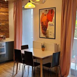 Lovely One-Bedroom Condo With Patio Free Parking, hotel sa Warsaw