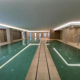 CP Top floor luxury studio with spa and pool, hotel u gradu Gibraltar