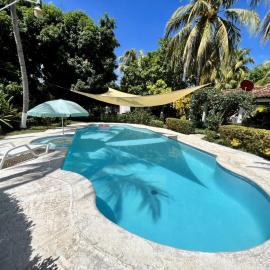 Beautiful beach house in Los Cobanos El Salvador, hotelli kohteessa Los Cóbanos
