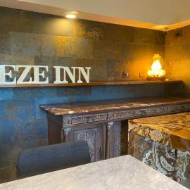 EZE Inn Boutique Hotel, отель в городе Эсейса