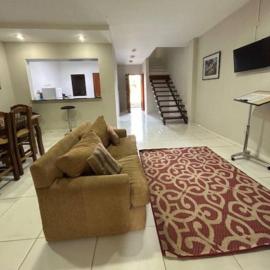 Duplex Aeropuerto c/cochera cerrada, hotel em Luque