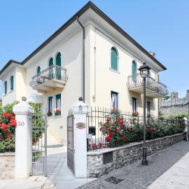 Hotel Villa Cansignorio, hotel Lazisében