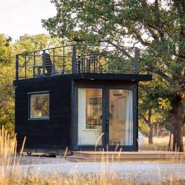 New! Luxury Shipping Container The Desert Escape, hotel sa Fredericksburg