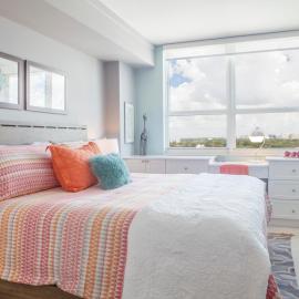 Coconut Grove 10th Floor private unit Parking Included, hotel din Miami