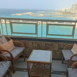 Charming Seaview Condo in Gleem G10、アレクサンドリアのホテル