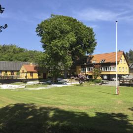 Hotel Skovly: Rønne şehrinde bir otel