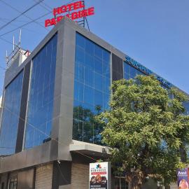 HOTEL PARADISE INN, ξενοδοχείο σε Gandhidham
