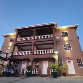 Silver View Apartments, hotel v mestu Saint Georgeʼs