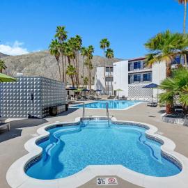 The Dunes Hotel (Palm Springs), hotel u gradu 'Palm Springs'