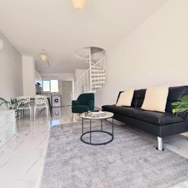 2BD Garden Apartment, מלון בפאפוס