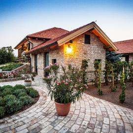 BÉNI family wine farm, hotel v destinácii Cegléd