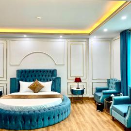 Royal Hotel Que Vo, hotelli kohteessa Hà Liễu