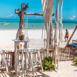 B4 Beach Club and Hotel, hotel Pajéban