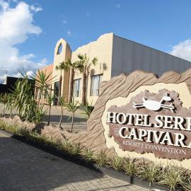 HOTEL SERRA DA CAPIVARA RESORT E CONVENTION, hotel São Raimundo Nonatóban