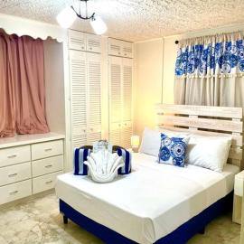 Steps 2 Beach - 5 Bedroom 3 Bathroom Villa, готель у місті Крайст-Черч