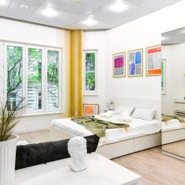 Duplex Condo Prime Location 2BTH 2 Studios, hotel di Sofia