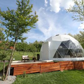Glamping Beograd, hotel di Vranić