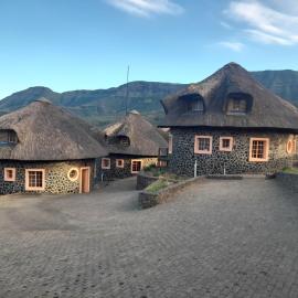 Liphofung cave, chalets: Butha-Buthe şehrinde bir otel
