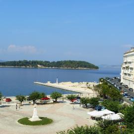 Konstantinoupolis, hotel Korfuban
