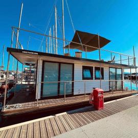 ALMALO Floating House - Casa Galleggiante, hotel em Procida