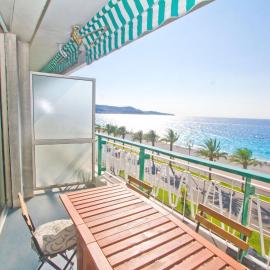 Luxury Sea Front Condo Milord, hotelli Nizzassa