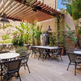 Hotel Ronda Lesseps، فندق في برشلونة