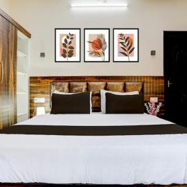 Hotel Rudraksh, hotel en Haldwāni