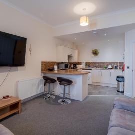 Spacious 2-Bedroom Condo With Free Parking On Site, hotel en Montrose