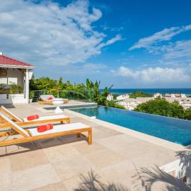 Résidence Les Raisins Clairs - Villas standing 4 étoiles , vue sur mer panoramique & piscine à débordement, hotell i Saint-François