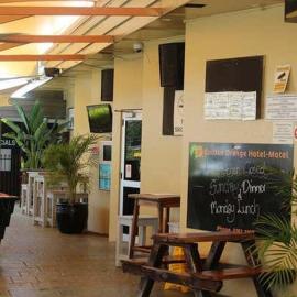 The Golden Orange Hotel Motel: Gayndah şehrinde bir otel
