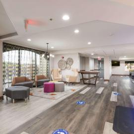 Clarion Pointe Greensboro Airport, hotel en Greensboro