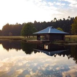 eKuthuleni - Wooden Cabin over the lake, hotel u gradu 'Howick'