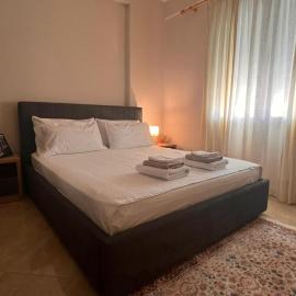 SoFI Condo-Close to Port of Vlore, hotel u Vlorëu