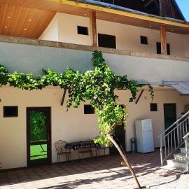 Apex Rest House: Erivan'da bir otel