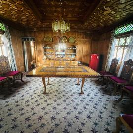 Maharaja palace houseboat, Hotel in Srinagar