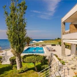 Niki Beach Hotel, hotel Kamariótiszában