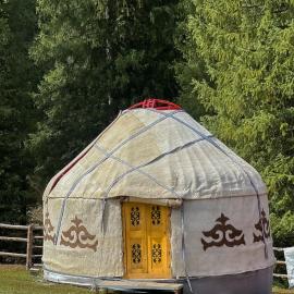 Kolsay Tanbalytas YURTS, hotel sa Kolʼbastau