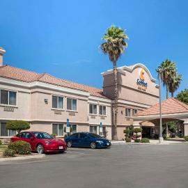 툴레어에 위치한 호텔 Comfort Suites Tulare Sequoia Gateway
