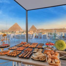Gaia Pyramids Hotel, готель у Каїрі